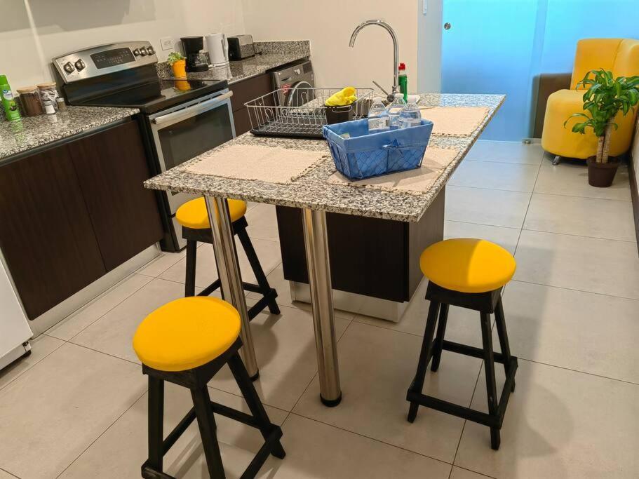 1102 Torre Los Yoses Hermoso Apartamento En Barrio Escalante Sin Parqueo سان هوزيه المظهر الخارجي الصورة