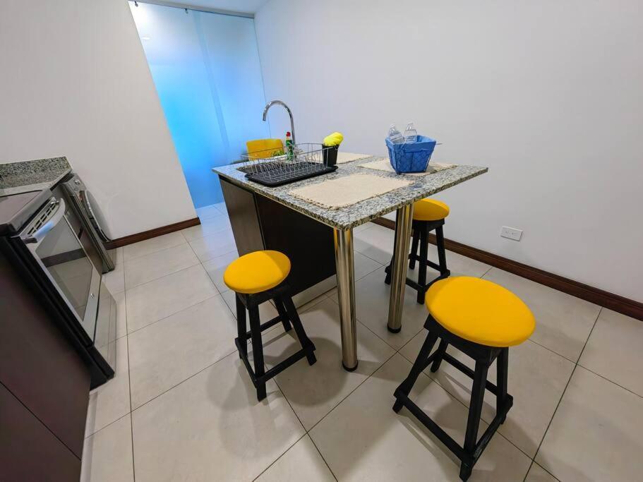 1102 Torre Los Yoses Hermoso Apartamento En Barrio Escalante Sin Parqueo سان هوزيه المظهر الخارجي الصورة